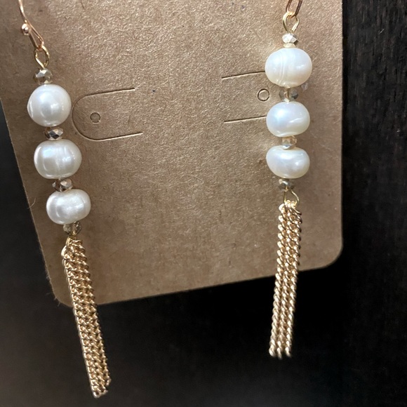 A: Pearl Dangling Earrings - Picture 3 of 5